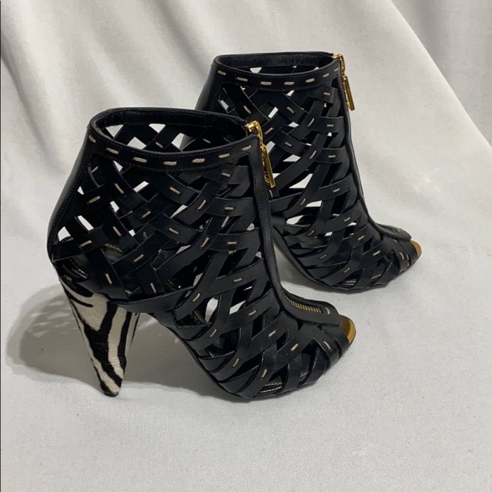TOM FORD
Leather Hand-Stitched Lattice Booties